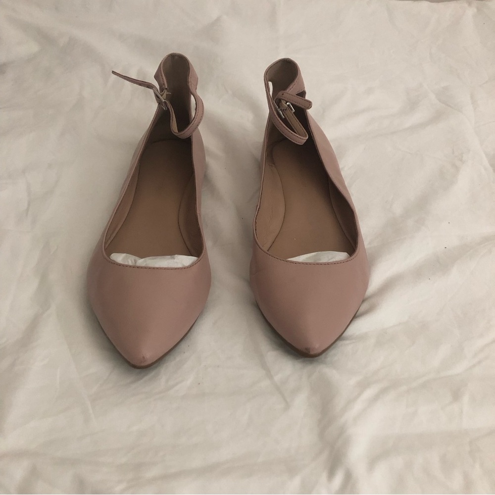 BCBG Malinda ankle strap flats Sz 9